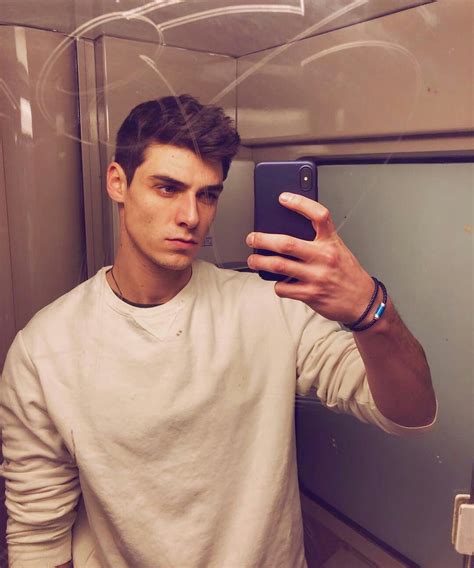 selfie de hombre|pictures of male selfies.